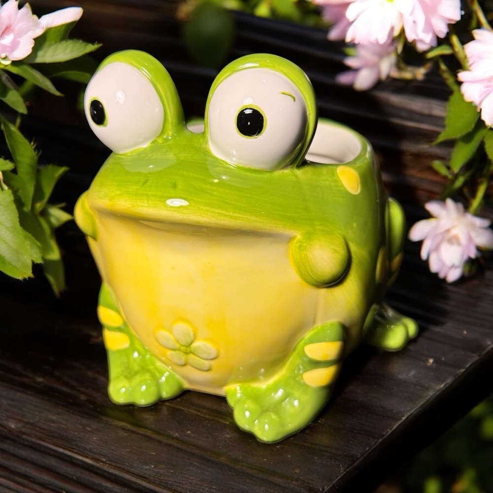 Burton + Burton  Vintage Toby the Toad Whimsical frog  planter